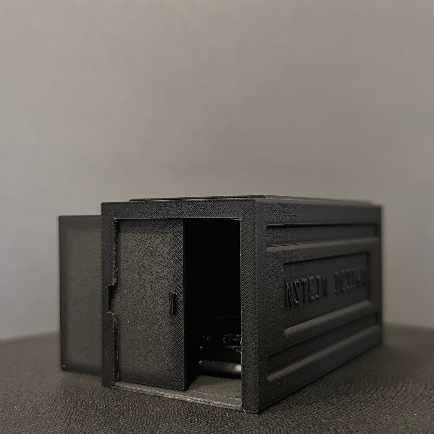 fekete színű hot wheels kisautó garázs