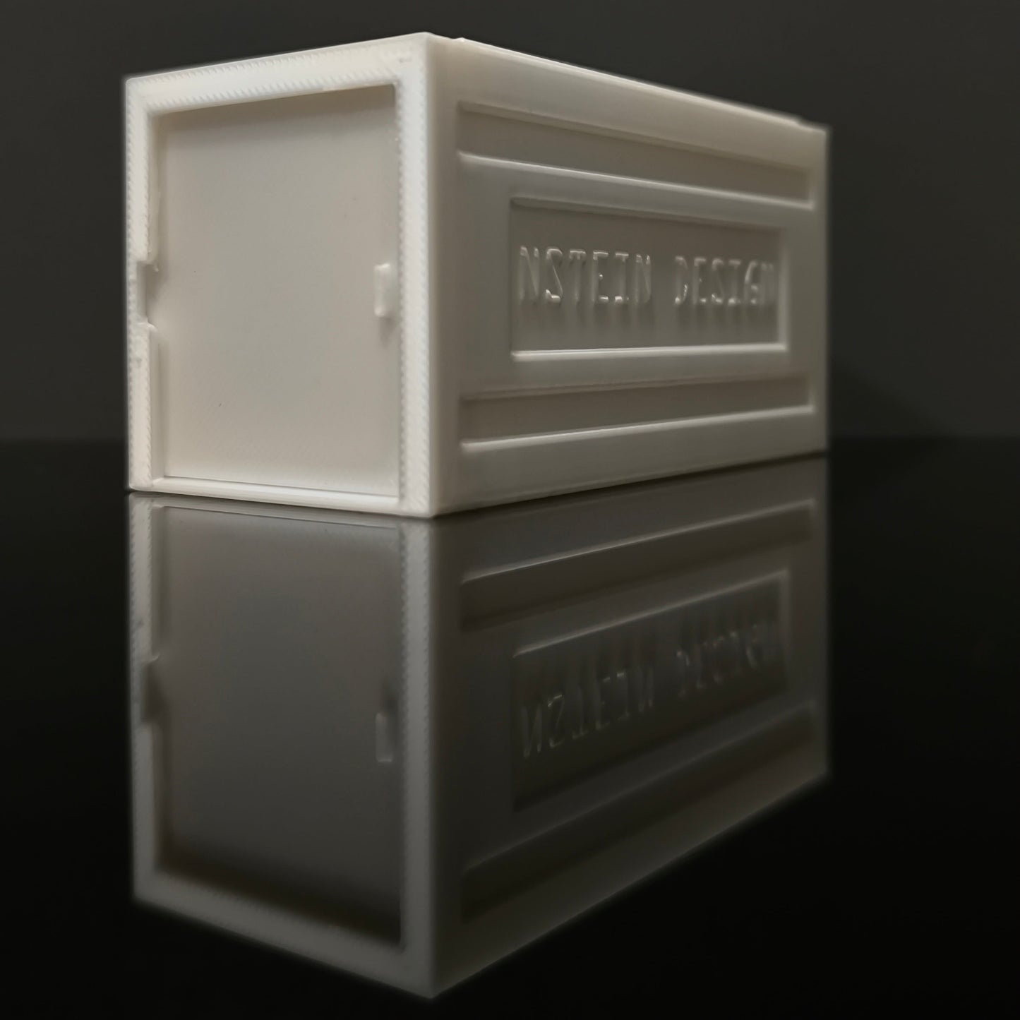 Fehér színű hot wheels kisautó garázs