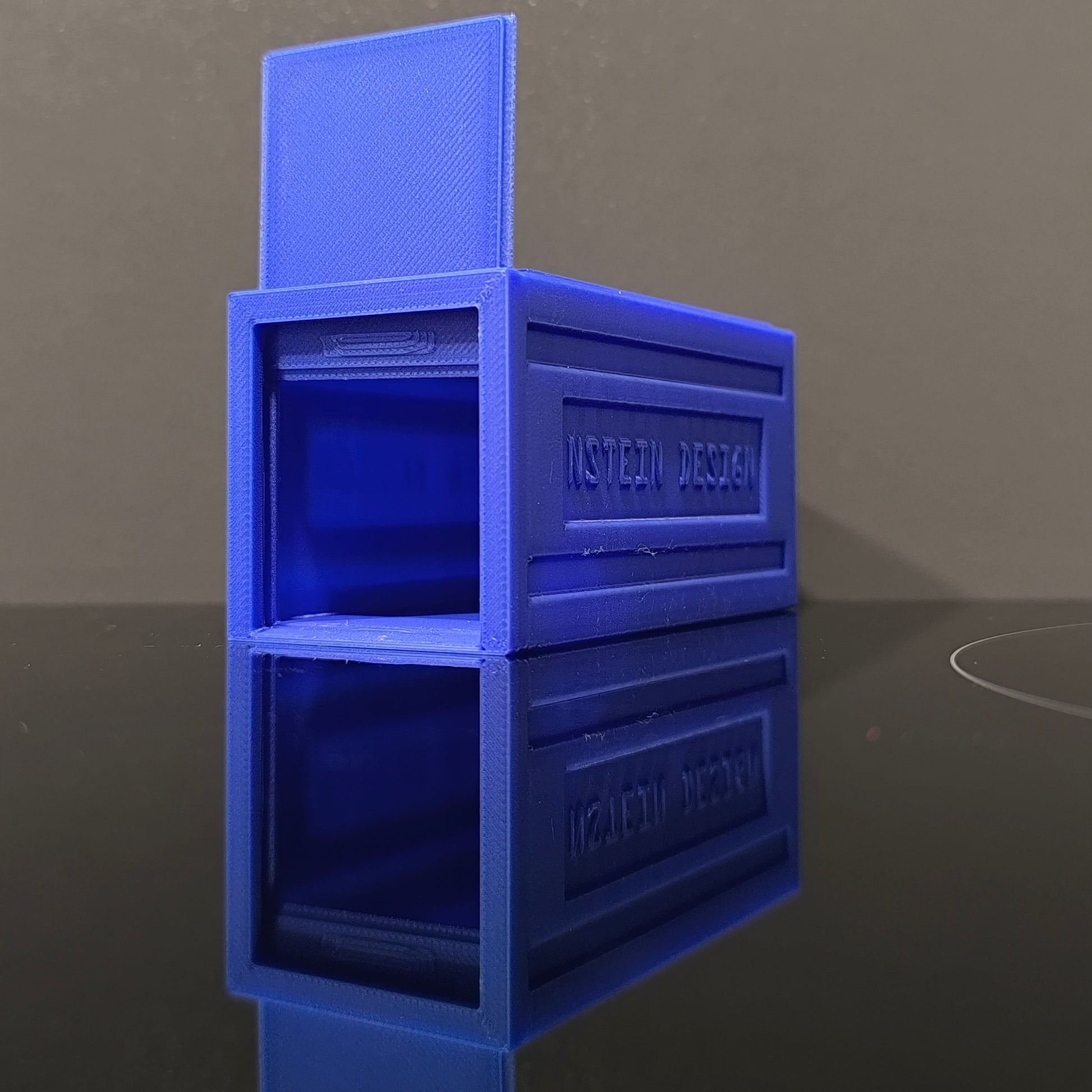 Indigókékszínű hot wheels kisautó garázs