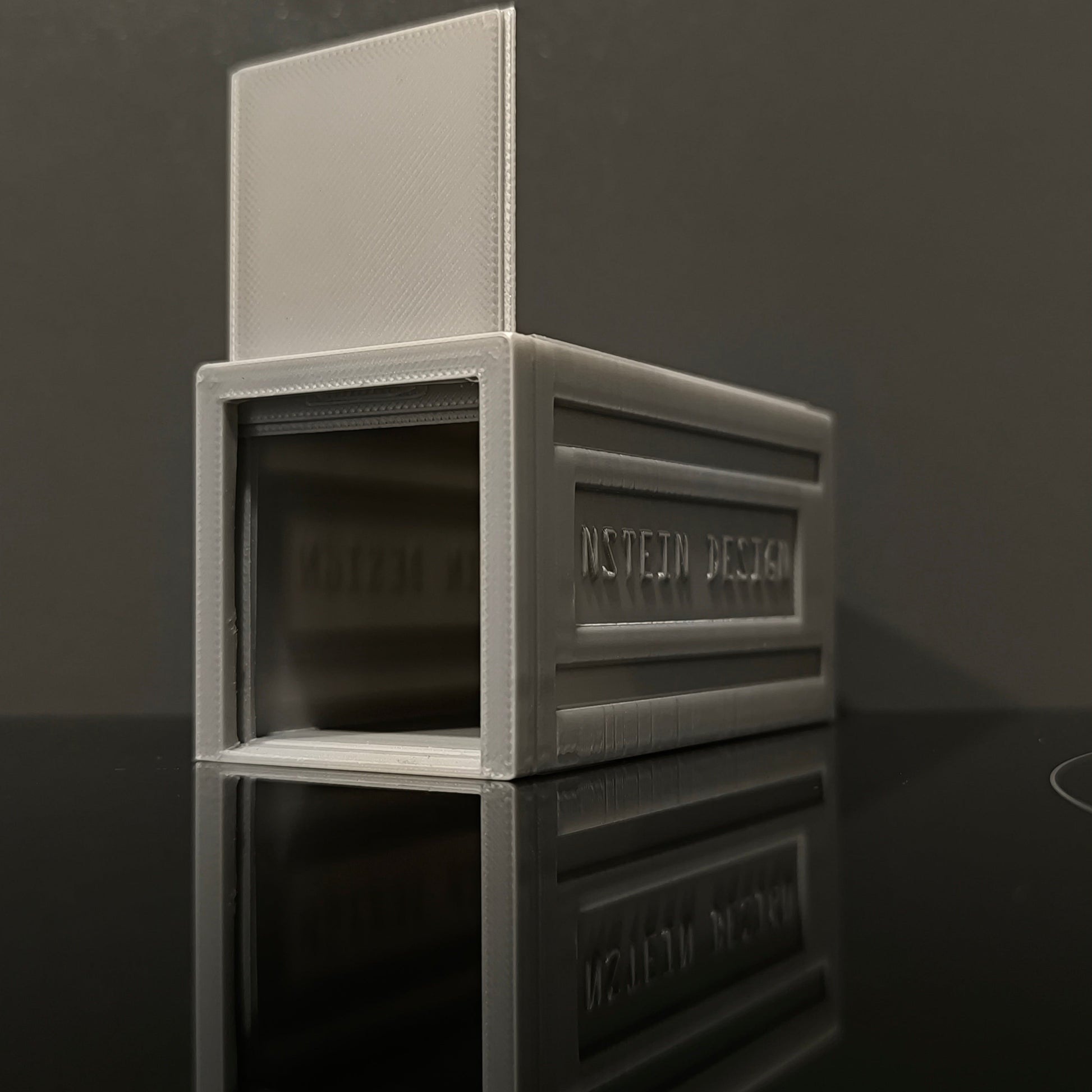 Alu szürke színű hot wheels kisautó garázs